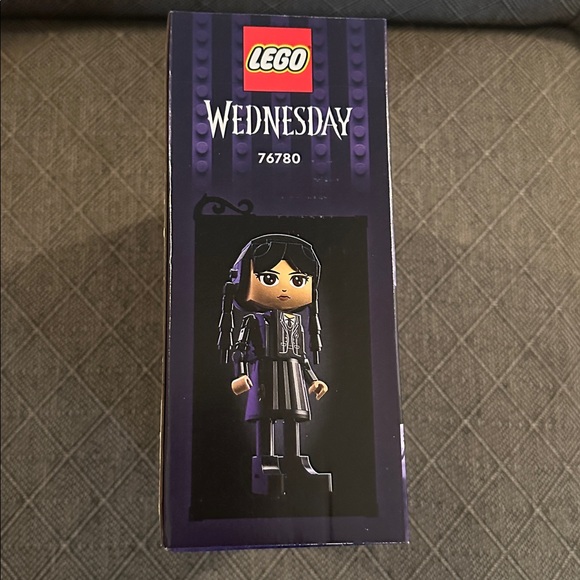 LEGO Wednesday Addams Set - Black and White - Picture 4 of 5